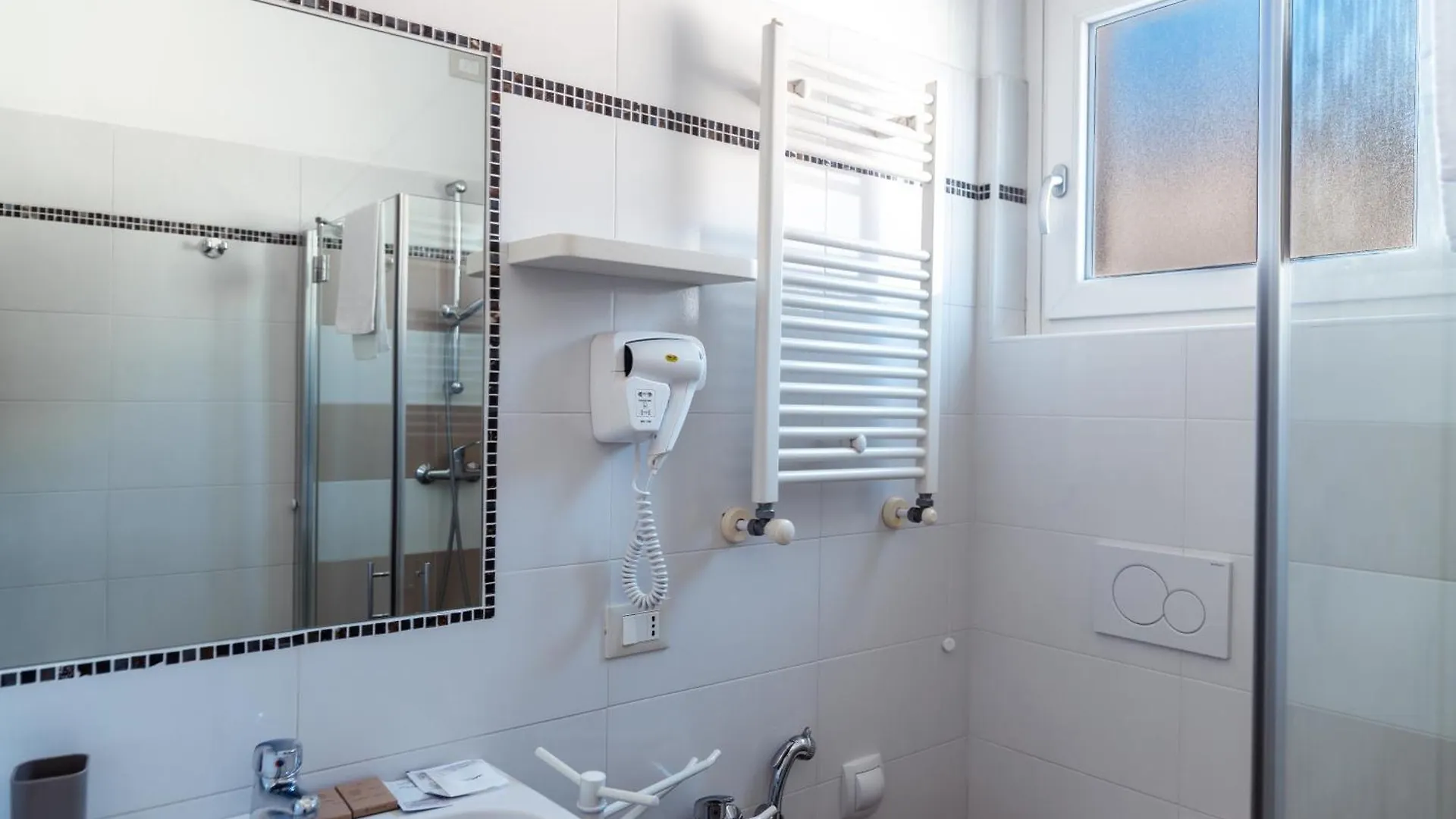 ** Hotell Albergo Cristina Lazise Italien